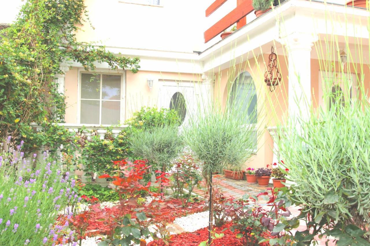 Yox Apartment 4 Oradea Exterior photo